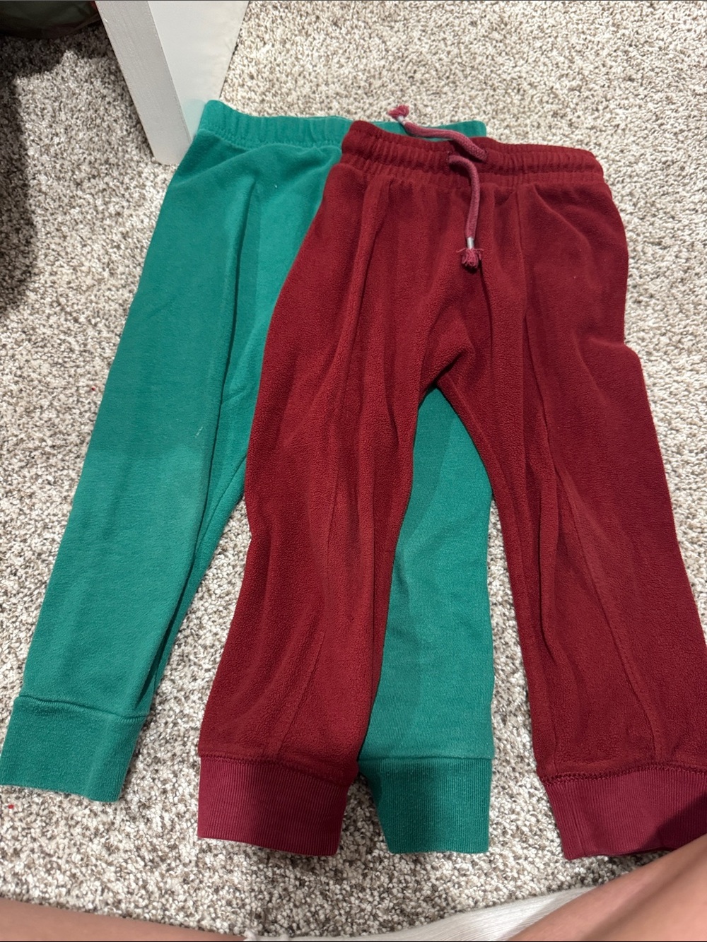 Cat & Jack Two-Pack Fleece Joggers in Teal & Maroon